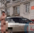 голый мужчина во дворе - NewsNN.Ru