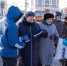 Нижегородцам раздали издания Конституции России и ленточки-триколор - Единая Россия