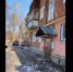 Глыба льда чуть не придавила нижегородку с ребенком - фото 1 - vGorodeN.Ru