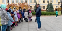 Юрий Шалабаев познакомил ребят из Луганска с историей Нижнего Новгорода во время экскурсии по Нижегородскому кремлю - Администрация г. Нижний Новгород