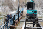 Новый пешеходный мост через Шуваловский канал устанавливают в Ленинском районе