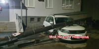 Столб упал на иномарку на улице Нестерова в Нижнем Новгороде - Сетевое издание Живем в Нижнем
