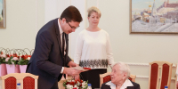 Мэр Юрий Шалабаев вручил медали нижегородским ветеранам - фото 1 - vGorodeN.Ru