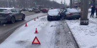 Две иномарки столкнулись на улице Белинского в Нижнем Новгороде - фото 1 - vGorodeN.Ru