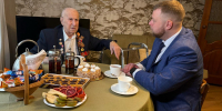 Глава Канавинского района Артём Иванов вручил медаль 80-летия Победы участнику Великой Отечественной войны Исааку Захаровичу Ясиновскому - Администрация г. Нижний Новгород