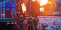 Дом загорелся на улице Матросской в Нижнем Новгороде - фото 1 - vGorodeN.Ru