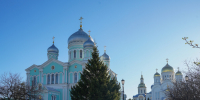 В праздник Похвалы Божией Матери митрополит Георгий возглавил Божественную литургию в Дивеевском монастыре - Нижегородская епархия