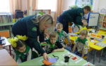 Специалисты Уренского лесничества провели занятие для ребят из дошкольного лесничества «Лесовичок»