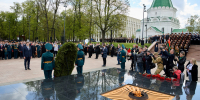 Глеб Никитин в День Победы возложил цветы к Вечному огню в Нижегородском кремле - Время Н