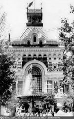 В 1960–1967 годах на главной башне ярмарки работали часы