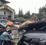 Крыша кафе обрушилась на несколько автомобилей в Нижнем Новгороде - Комсомольская Правда