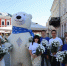 Ромашка на счастье: активисты партии Единая Россия поздравили  жителей города с Днем семьи, любви и верности - НИА Нижний Новгород