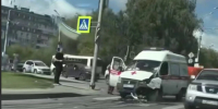 Иномарка врезалась в скорую помощь на улице Богдановича в Нижнем Новгороде - Комсомольская Правда