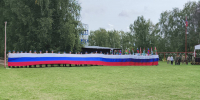 Юные десантники совершили прыжок с парашютом в День государственного флага России - Время Н