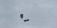 Нижегородские парашютисты и волонтеры развернули в небе государственный флаг России - Нижегородская правда