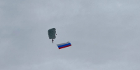 Нижегородские парашютисты и волонтеры развернули в небе флаг России - ИА Нижний сейчас