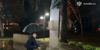 Владимир Путин возложил цветы к памятнику Юлию Харитону в Сарове - Нижегородская правда