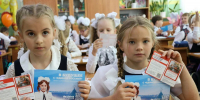 Страховые полисы для первоклассников: депутаты от партии «Единая Россия» поздравили нижегородских школьников с Днём знаний - Единая Россия