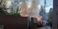 Крупный пожар вспыхнул в садовом товариществе в Нижнем Новгороде - фото 2 - vGorodeN.Ru