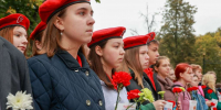 Более 100 автозаводцев почтили память жертв терроризма в парке Славы - Газета День города. Нижний Новгород