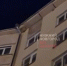 Рухнувшая облицовка дома едва не убила прохожих на Покровке - фото 1 - vGorodeN.Ru