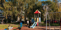 Социальные участковые помогли жителям дома по улице Фучика установить во дворе детскую площадку - Нижегородская правда