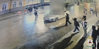 Полиция задержала нижегородца, запустившего салют с капота авто на Покровке - фото 1 - vGorodeN.Ru