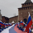 В День народного единства 600 нижегородцев развернули у стен Кремля 100-метровый российский триколор - НТА-Приволжье