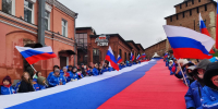100-метровый российский флаг развернули на Ивановском съезде в Нижнем Новгороде - Время Н