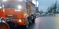 Дорожники обрабатывают улицы Нижнего Новгорода от гололеда - фото 1 - vGorodeN.Ru