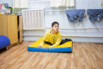 Дети в интернате не могут самостоятельно одеться, почистить зубы и много других бытовых вещей