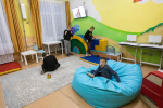 В детских комнатах есть игрушки, телевизор, кондиционер