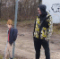 Житель Городца вернул украденного картонного мальчика и извинился - НИА Нижний Новгород