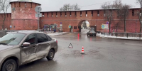 Женщина попала в больницу после ДТП у нижегородского кремля - фото 1 - vGorodeN.Ru