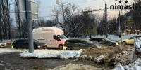 Улицу в Нижнем Новгороде затопило после прорыва водопровода - фото 1 - vGorodeN.Ru