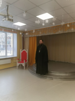 Клирик Московского благочиния принял участие в патриотической акции «Мост добра» в школе № 86