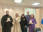 Клирик Московского благочиния принял участие в патриотической акции «Мост добра» в школе № 86