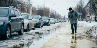 Канализационный потоп на улице Пермякова: десятки авто застряли в замерзших фекалиях - ProGorodNN.Ru