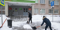Сотрудники мэрии и студенты подключились к уборке снега в Нижнем Новгороде - Newsroom24.Ru