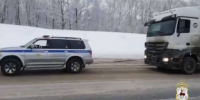 Нижегородские полицейские помогли водителям большегрузов на заснеженных слонах - НИА Нижний Новгород