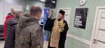 Клирик Московского благочиния совершил молебен для добровольцев, отправляющихся в зону СВО