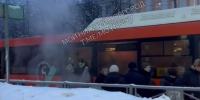 Автобус с пассажирами задымился во время движения в Нижнем Новгороде - фото 1 - vGorodeN.Ru