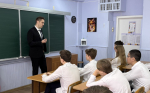 В школах региона прошел урок «Учись честно» о нейросетях
