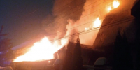 Жилые дома и постройки сгорели на улице Ушинского в Нижнем Новгороде  - фото 1 - vGorodeN.Ru