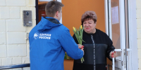Активисты "Единой России" в Нижнем Новгороде вручали женщинам тюльпаны - НТА-Приволжье