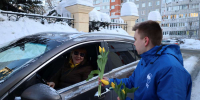 Активисты Единой России поздравили нижегородок с 8 Марта - НИА Нижний Новгород