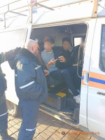 Три человека провалились под лед на Волге у Чкаловской лестницы