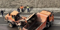 На Зеленском съезде в Нижнем Новгороде грунт сошел на проезжую часть и перекрыл движение - ProGorodNN.Ru