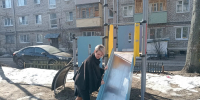 Партийный десант «Единой России» проверил состояние детской площадки и придомовой территории в Балахне - Единая Россия