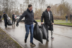 Юрий Шалабаев присоединился к общегородскому субботнику в парке "Юбилейный"